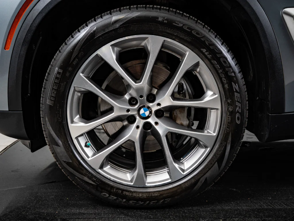 Used 2024 Skyscraper Gray Metallic BMW xDrive40i image 13