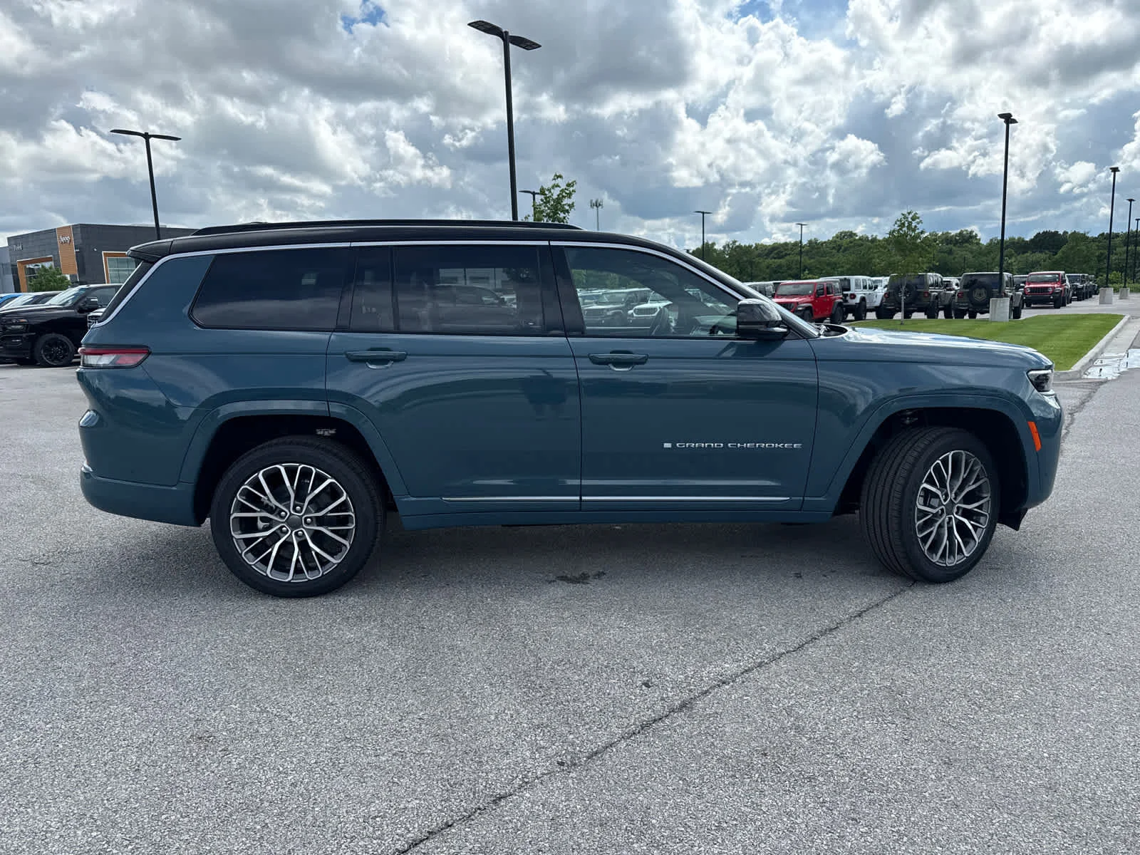 New 2026 Steel Blue Exterior Paint Jeep Summit image 10
