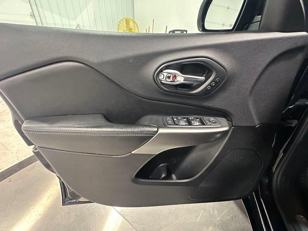 Used 2019  Jeep High Altitude image 21