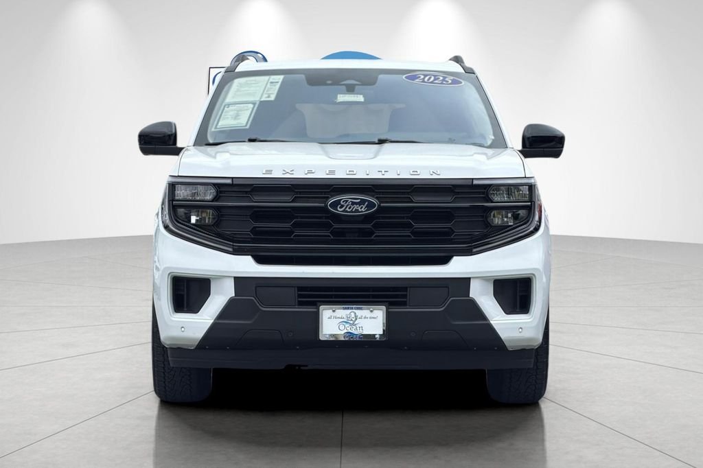 Used 2025 Oxford White Ford Active image 10