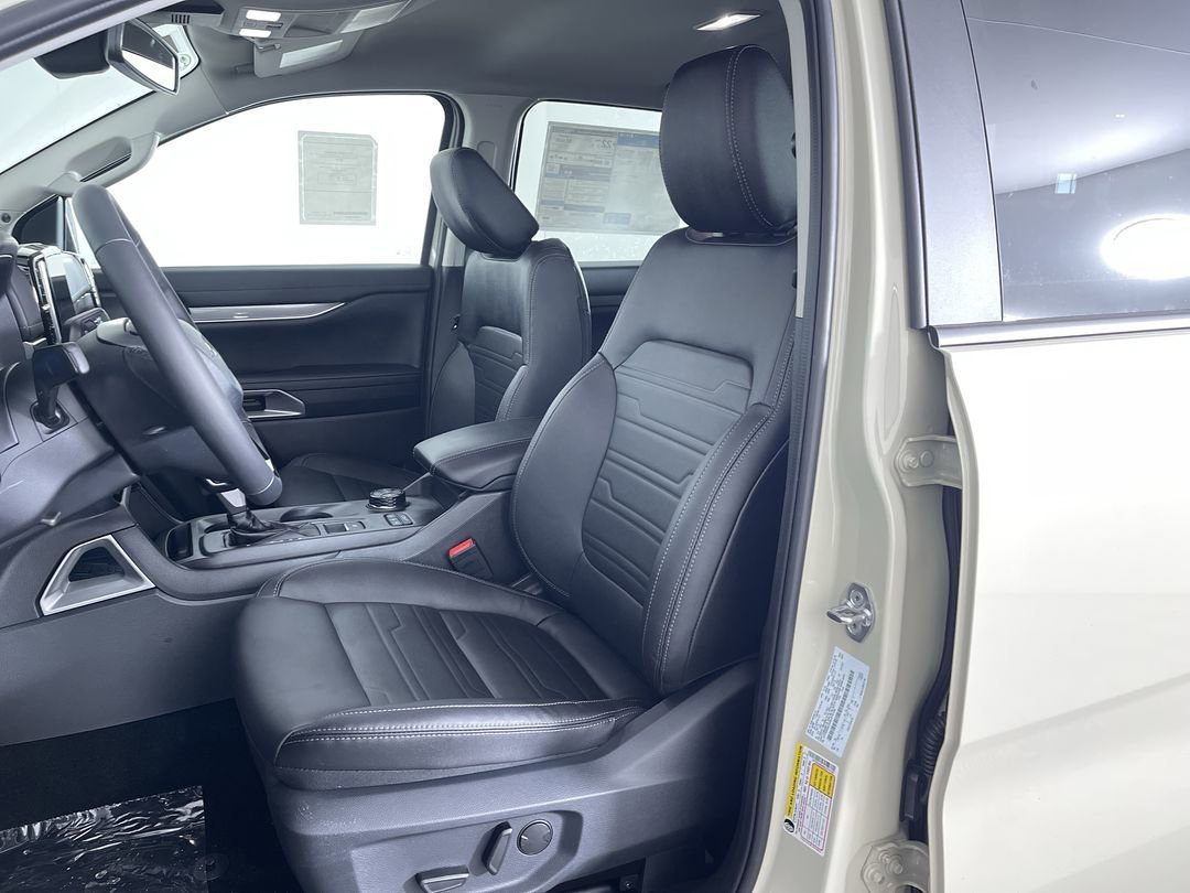 New 2025 Desert Sand Ford Lariat image 15