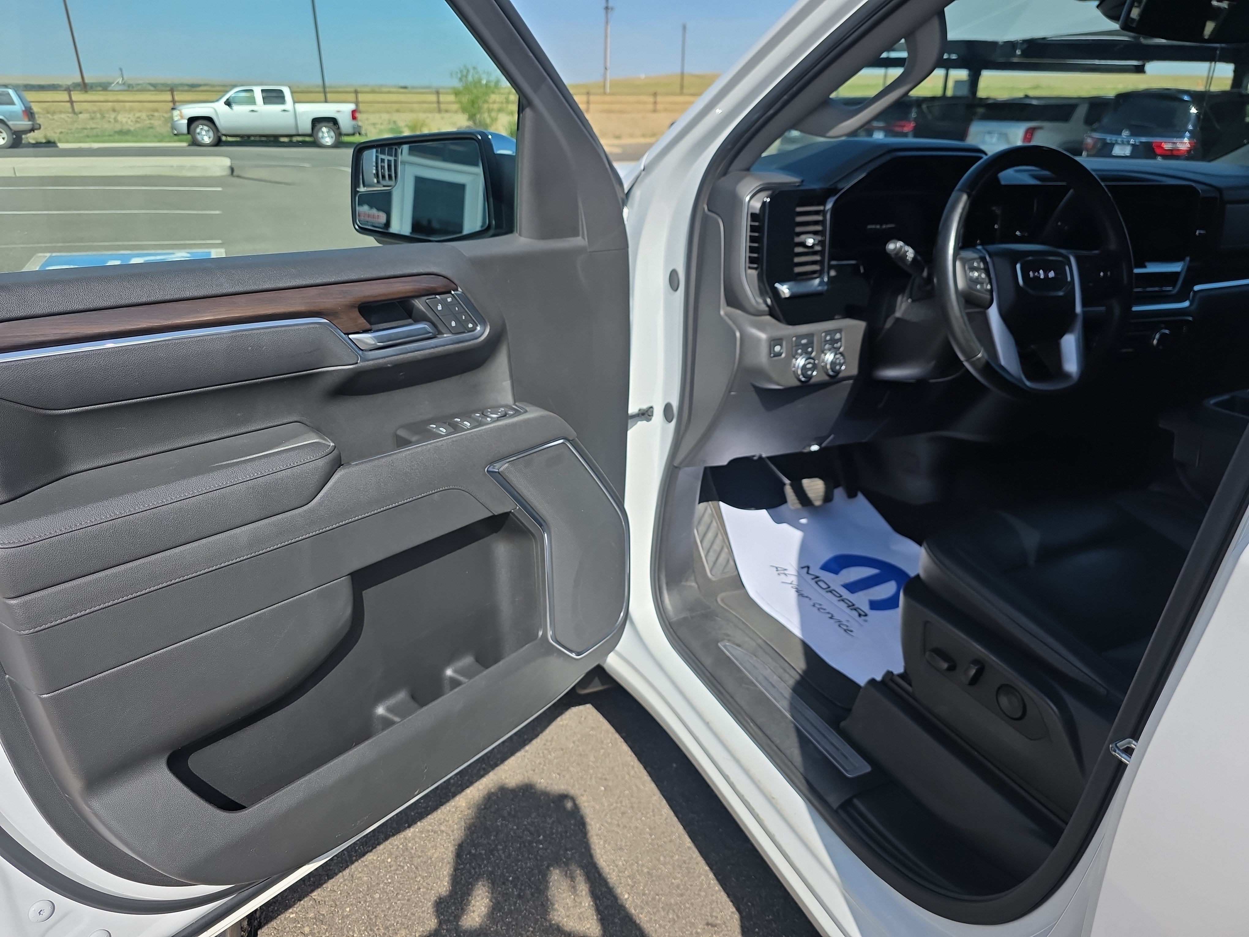 2025 GMC Sierra 1500 SLT - Photo 10