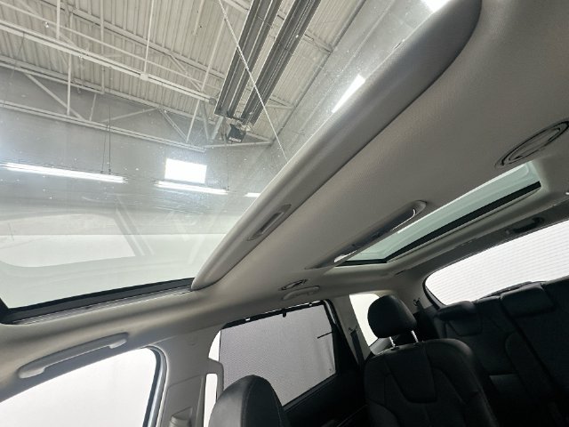 Used 2022 White Kia SX image 18