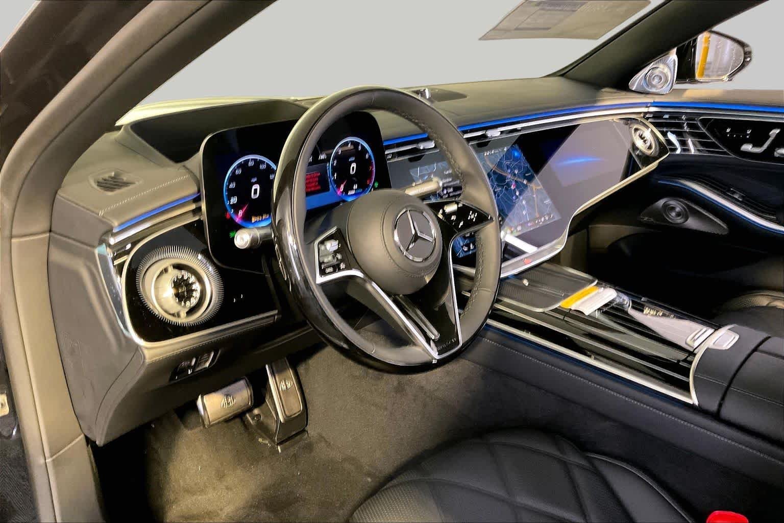 New 2027 MANUFAKTUR Moonlight White Metallic Mercedes-Benz Maybach S 580 image 9