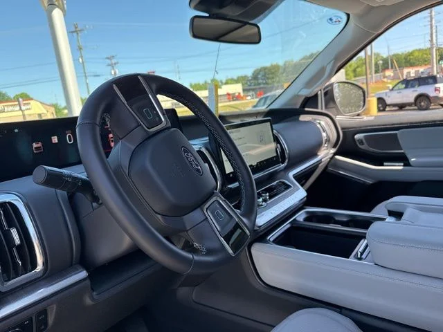 New 2026 Star White Metallic Tri-Coat Ford Platinum image 31