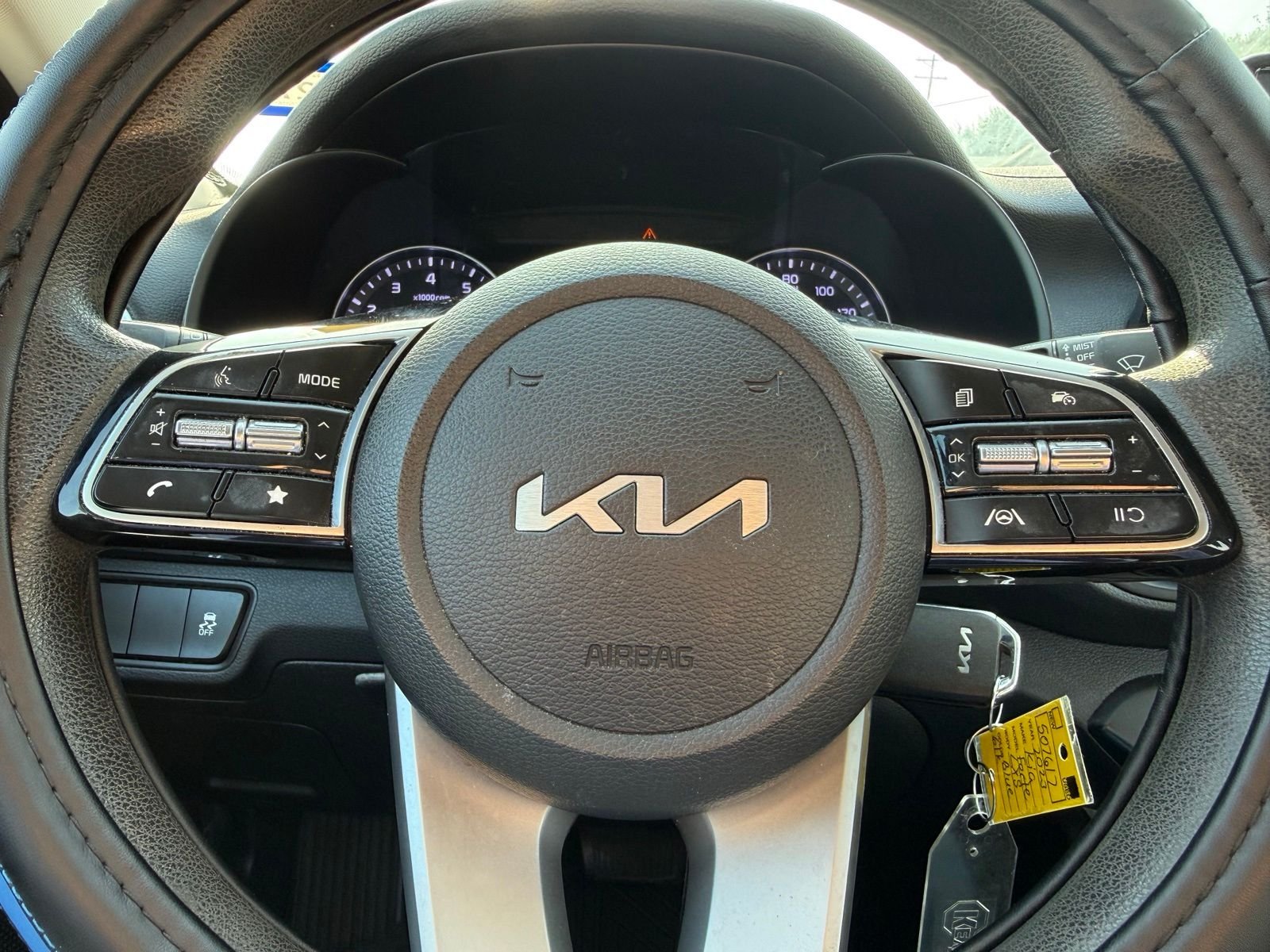 Used 2023 Blue Kia LXS image 9