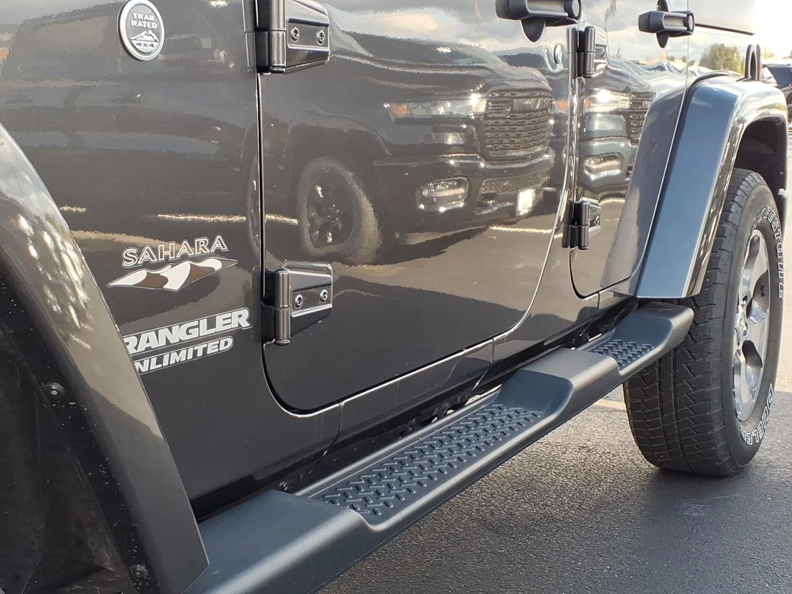 Used 2017 Granite Crystal Metallic Clearcoat Jeep Sahara image 32
