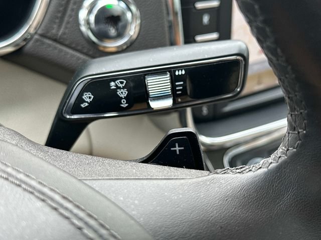 Used 2017 Green Lincoln Select image 23