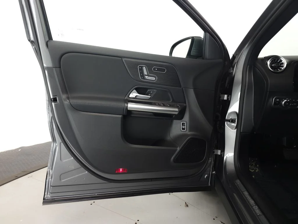 Certified Used 2026 Mountain Grey Metallic Mercedes-Benz GLA 250 image 5
