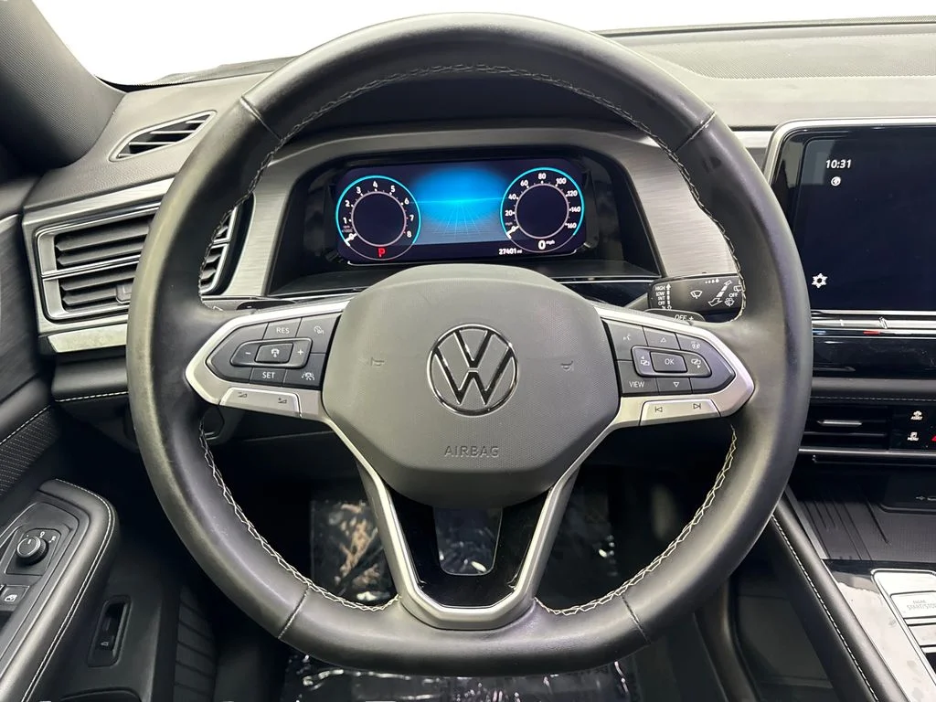 Used 2025 White Volkswagen 2.0T SE w/Technology image 57