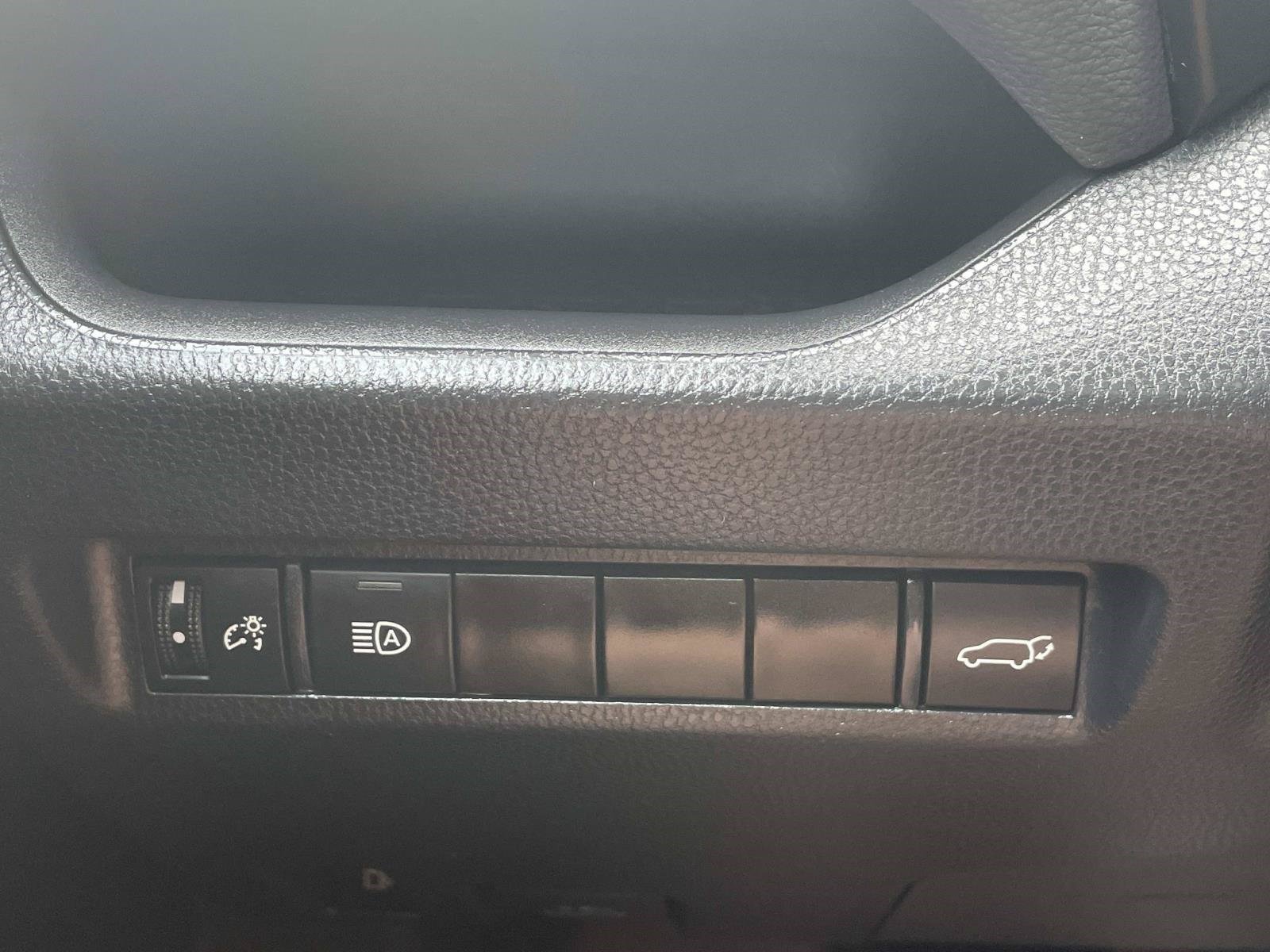 Used 2022 Magnetic Gray Metallic Toyota Hybrid XLE image 22