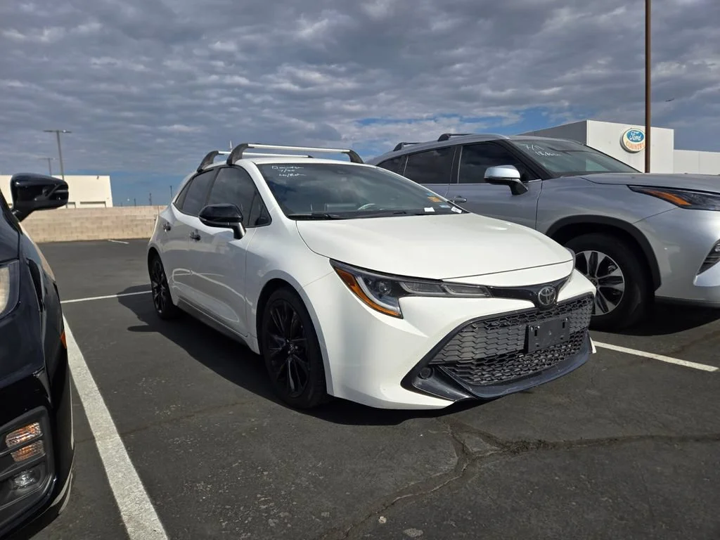Used 2020 Super White Toyota SE image 1