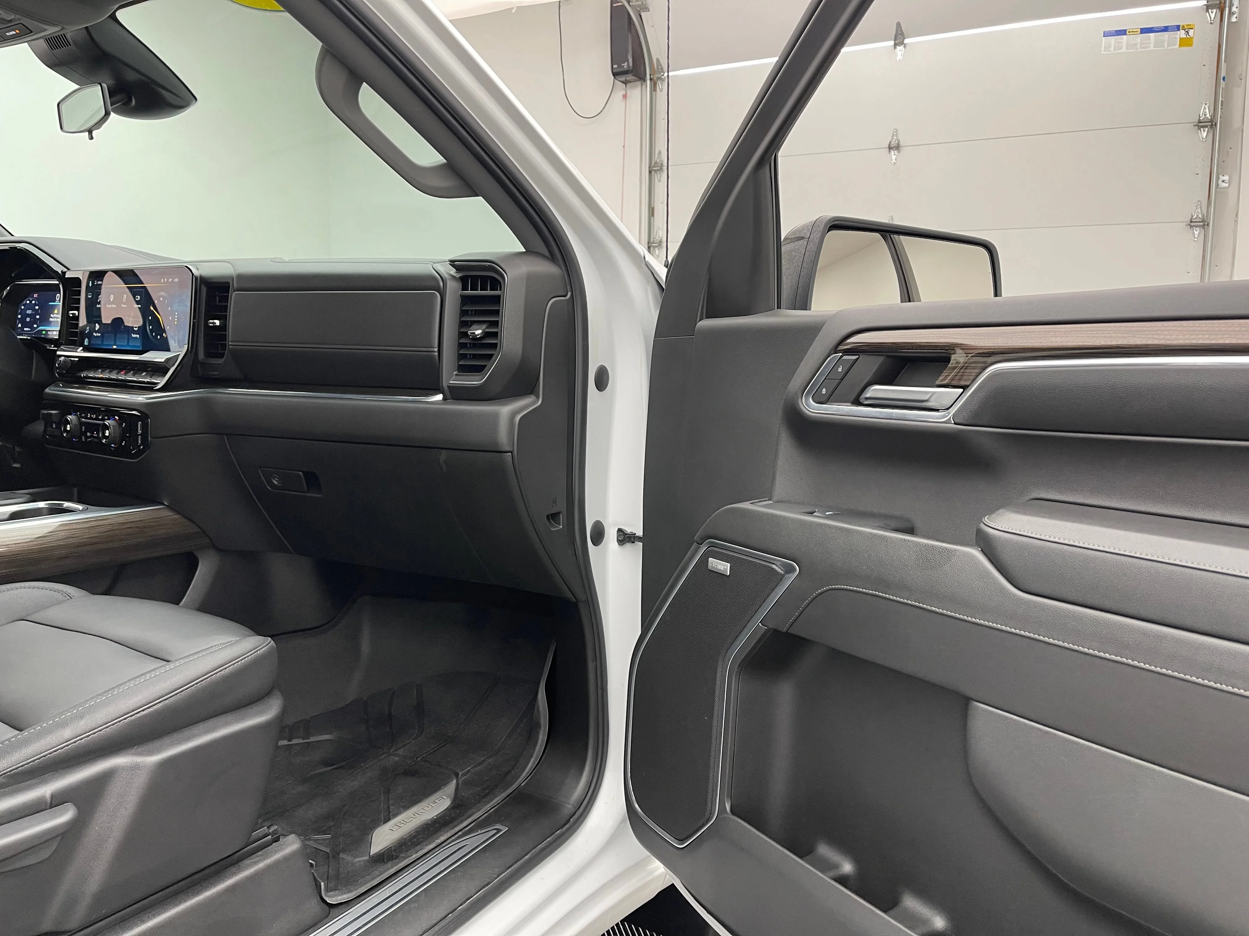 Used 2024 Summit White Chevrolet RST image 30