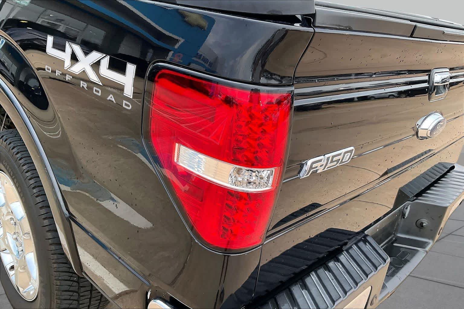 Used 2014 Tuxedo Black Metallic Ford Lariat image 29