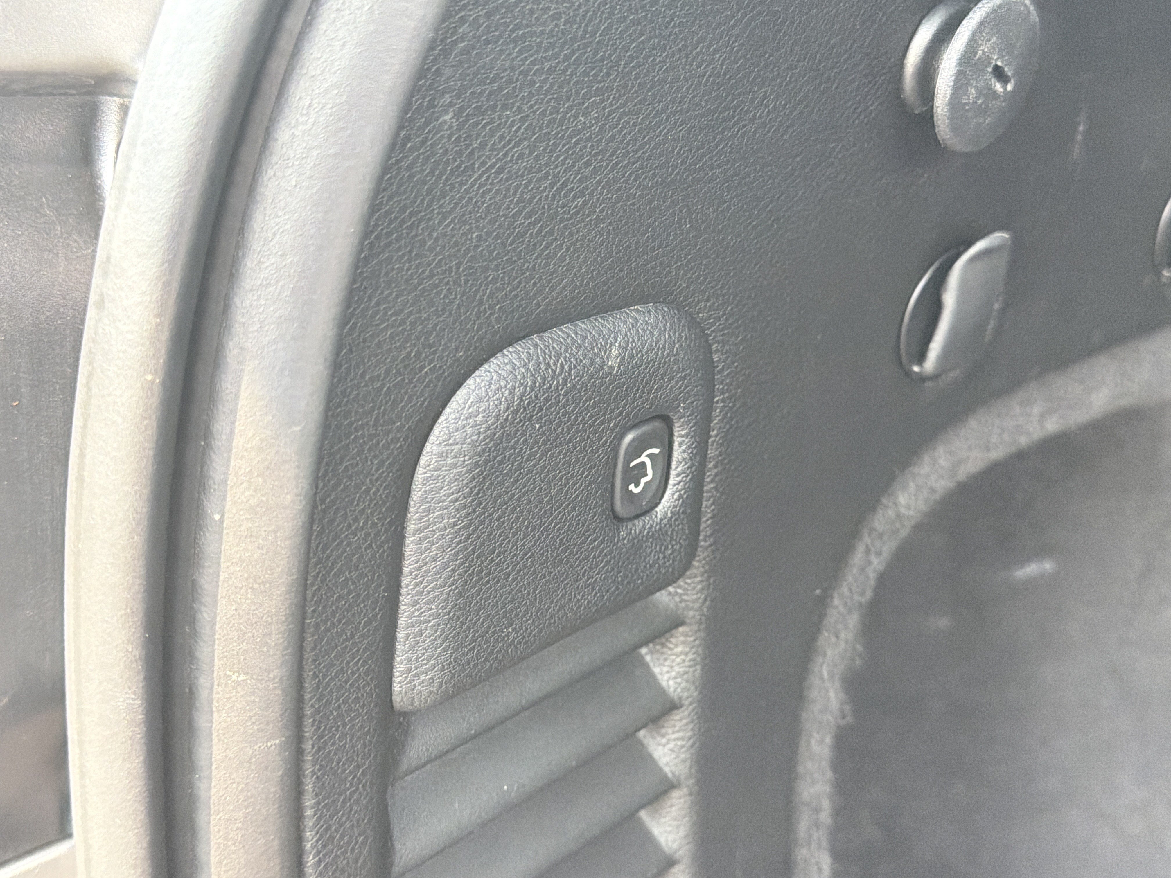 Used 2020 Billet Silver Metallic Clearcoat Jeep Altitude image 24