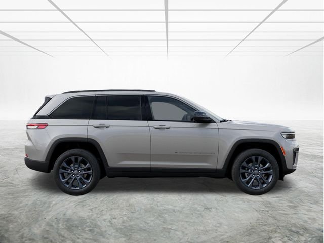 New 2026 Silver Zynith Exterior Paint Jeep  image 22