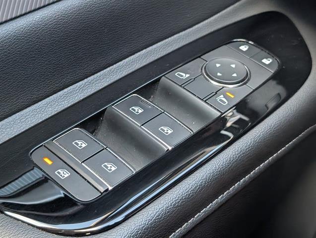 Used 2025 Super Black Nissan SL image 23