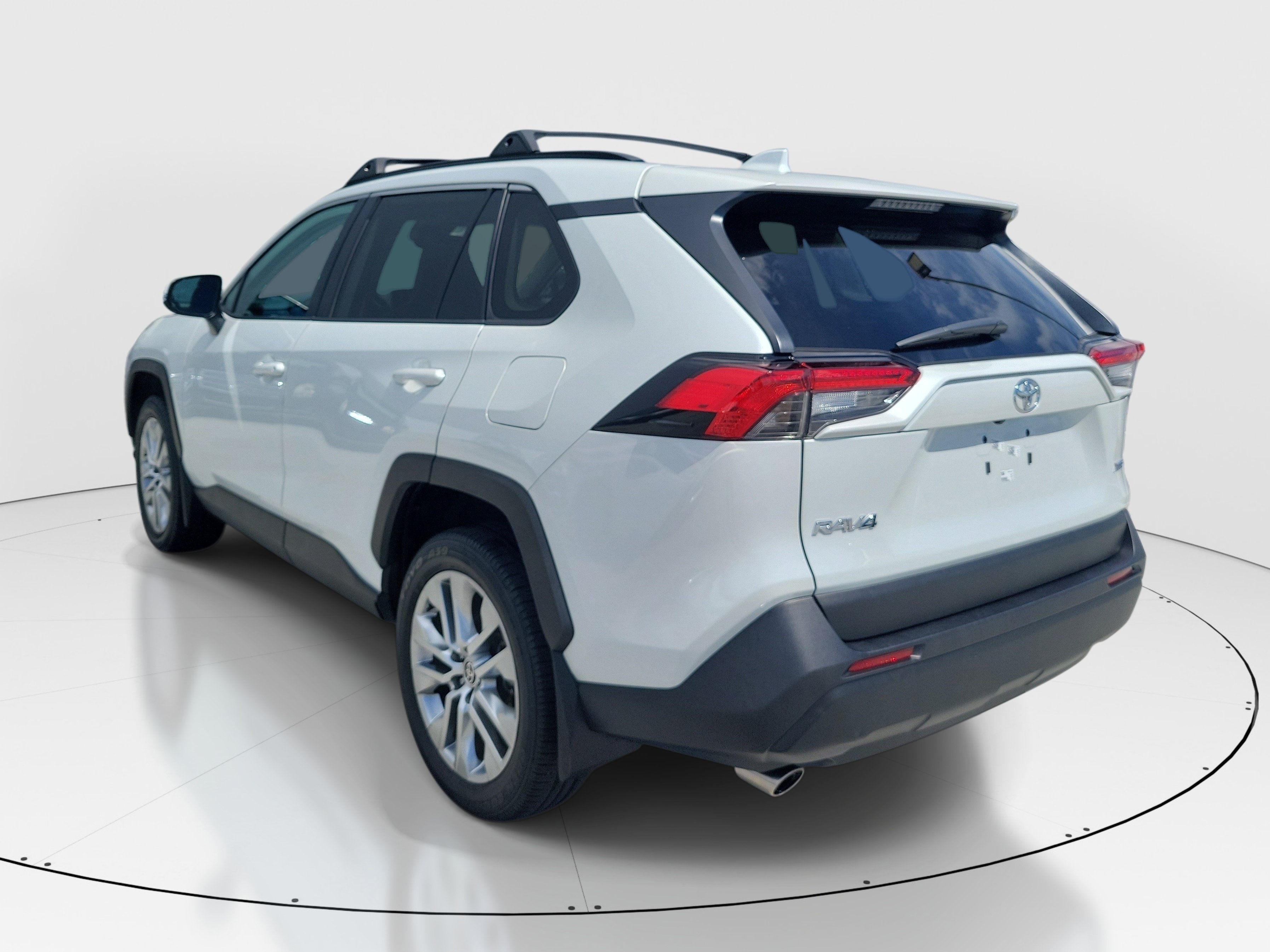 Certified Used 2024 Pearl Toyota XLE Premium image 4
