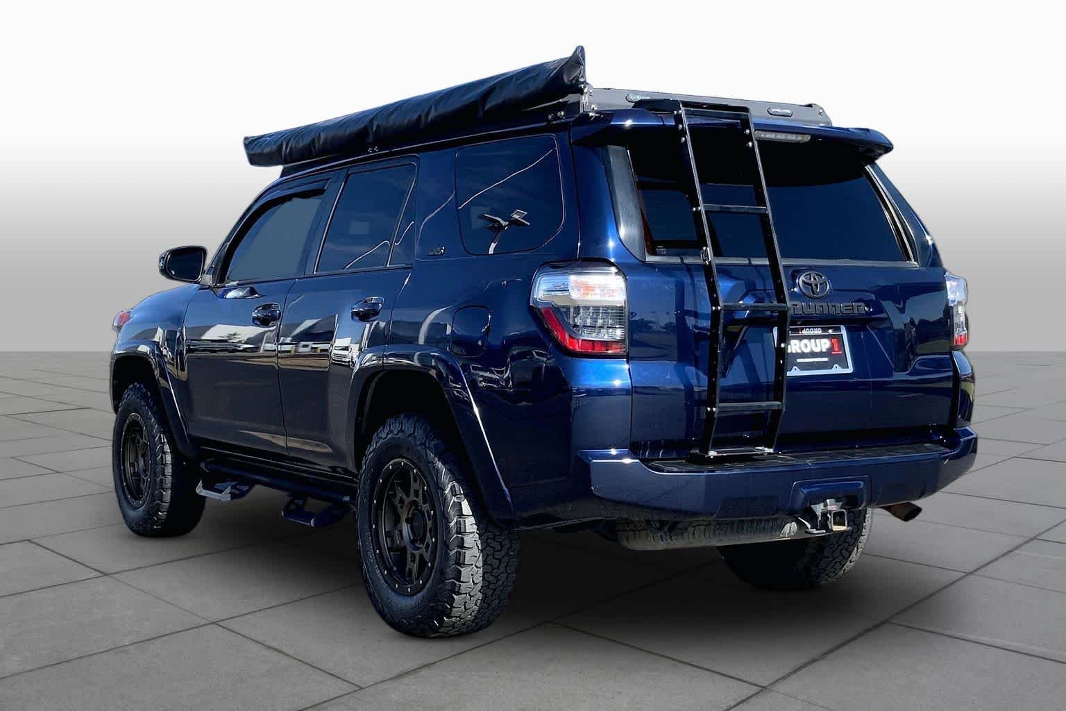 Used 2018 Nautical Blue Metallic Toyota SR5 Premium image 12