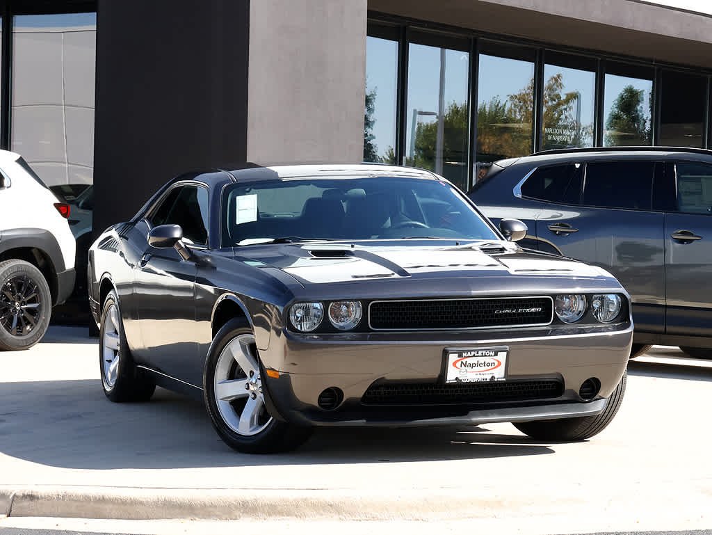 Used 2013 Dodge Challenger SXT with VIN 2C3CDYAG8DH500263 for sale in Naperville, IL