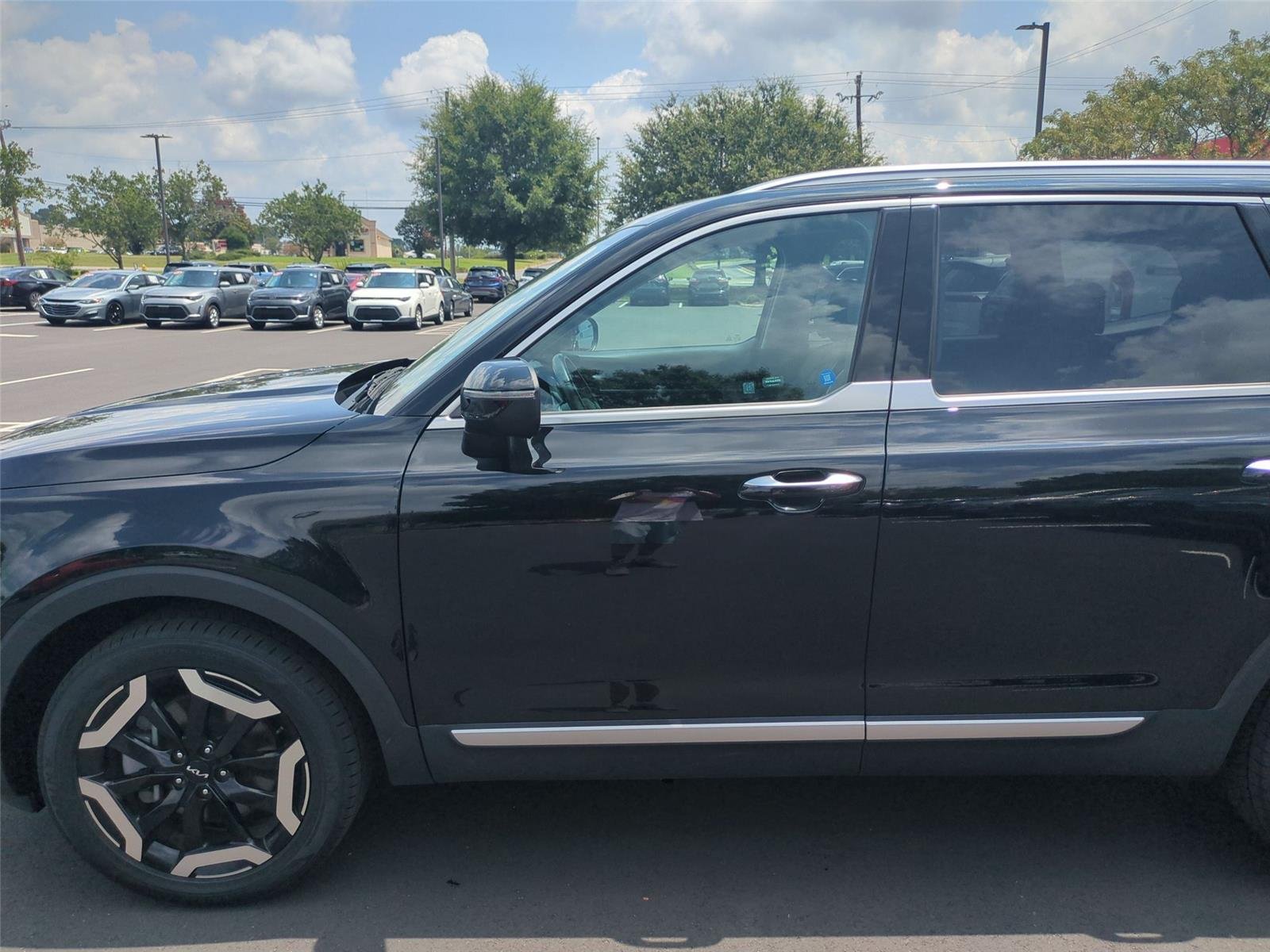 Used 2025 Ebony Black Kia S image 29