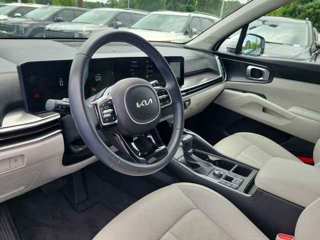 Used 2025 White Kia S image 13