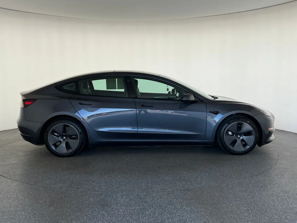 Used 2023  Tesla Base image 2