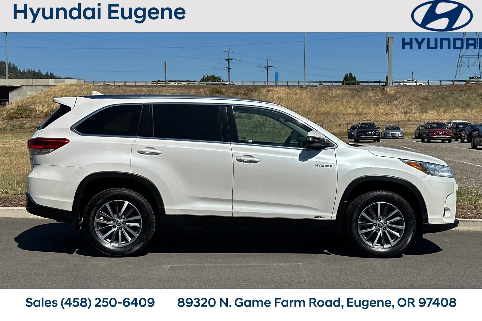 Used 2019 White Toyota XLE image 2