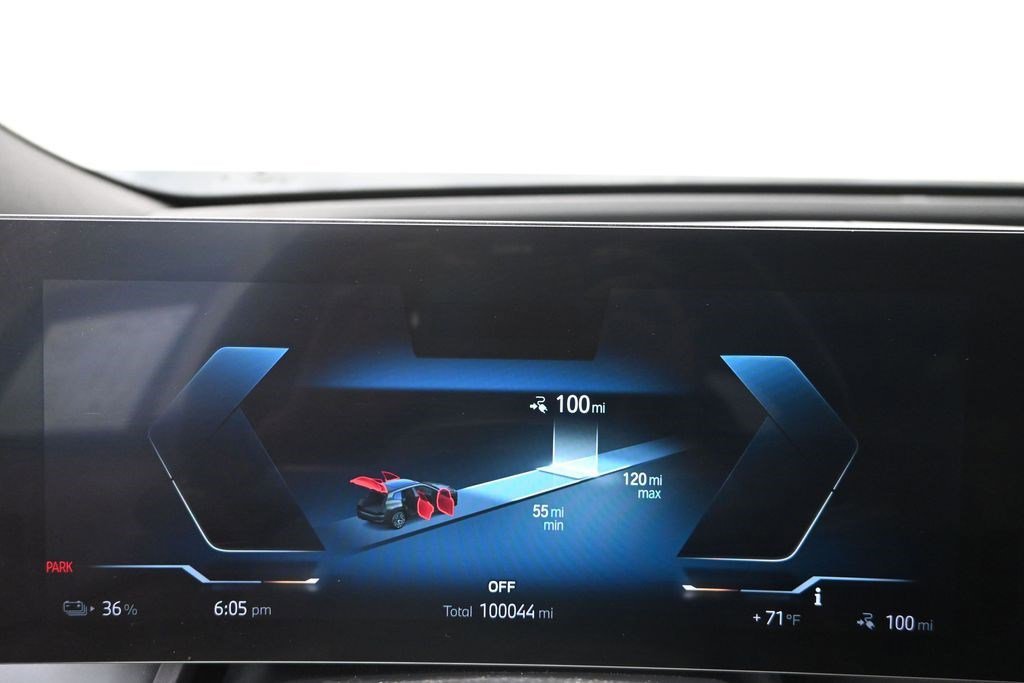 Used 2022 Gray BMW xDrive50 image 10