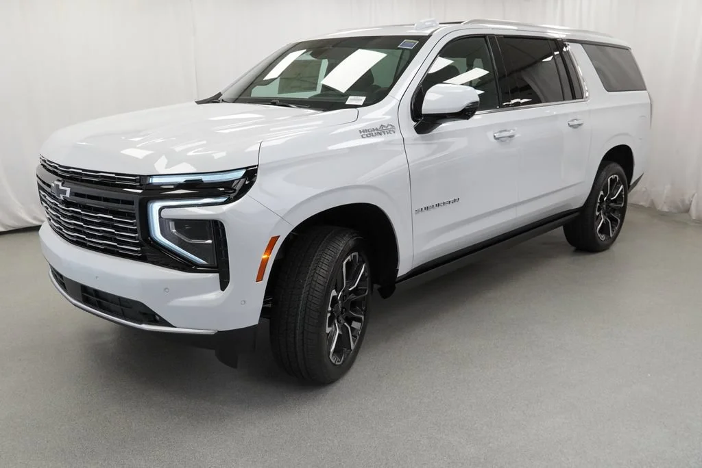 New 2026 Polar White Tricoat Chevrolet High Country image 4
