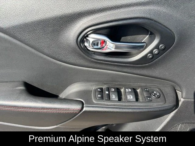 Used 2022 White Jeep Trailhawk image 12