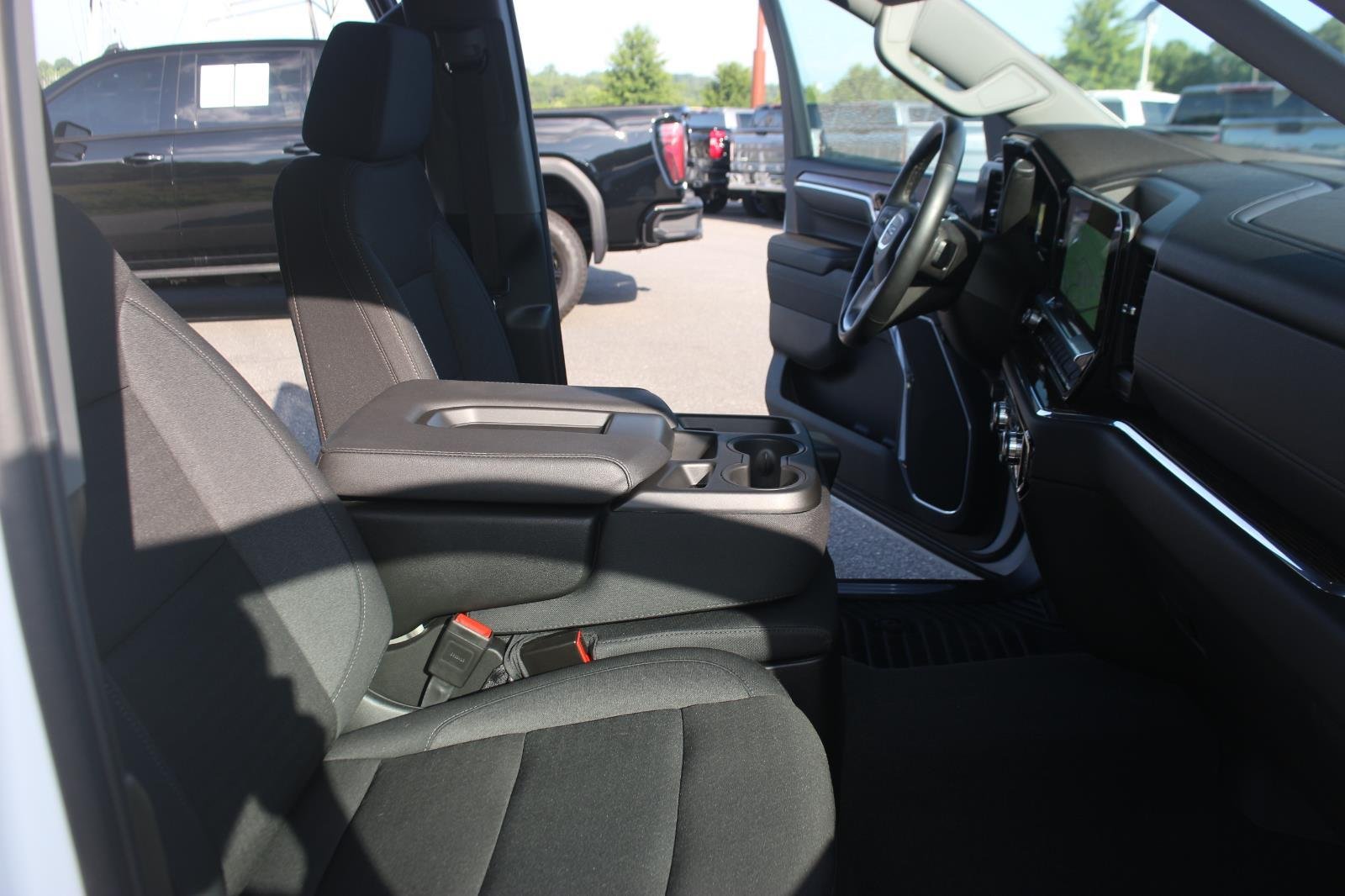Used 2024 Summit White GMC Elevation image 34
