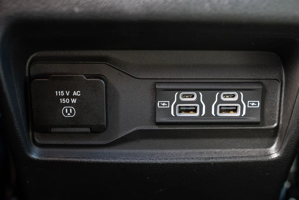 Used 2024 Black Jeep Altitude X image 9