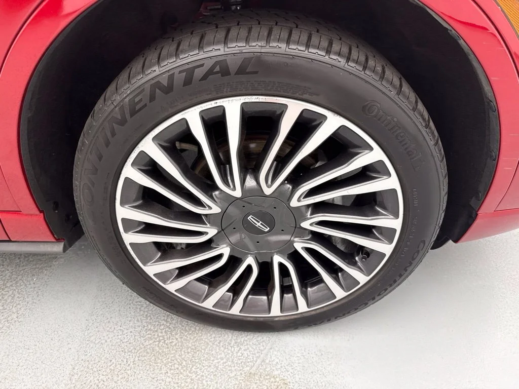 Used 2022 Red Lincoln Standard image 13