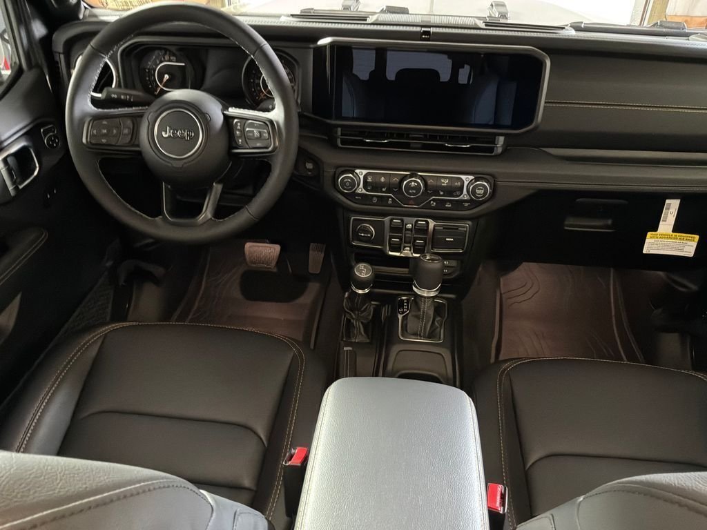 New 2026 Granite Crystal Metallic Clearcoat Jeep Sahara image 19