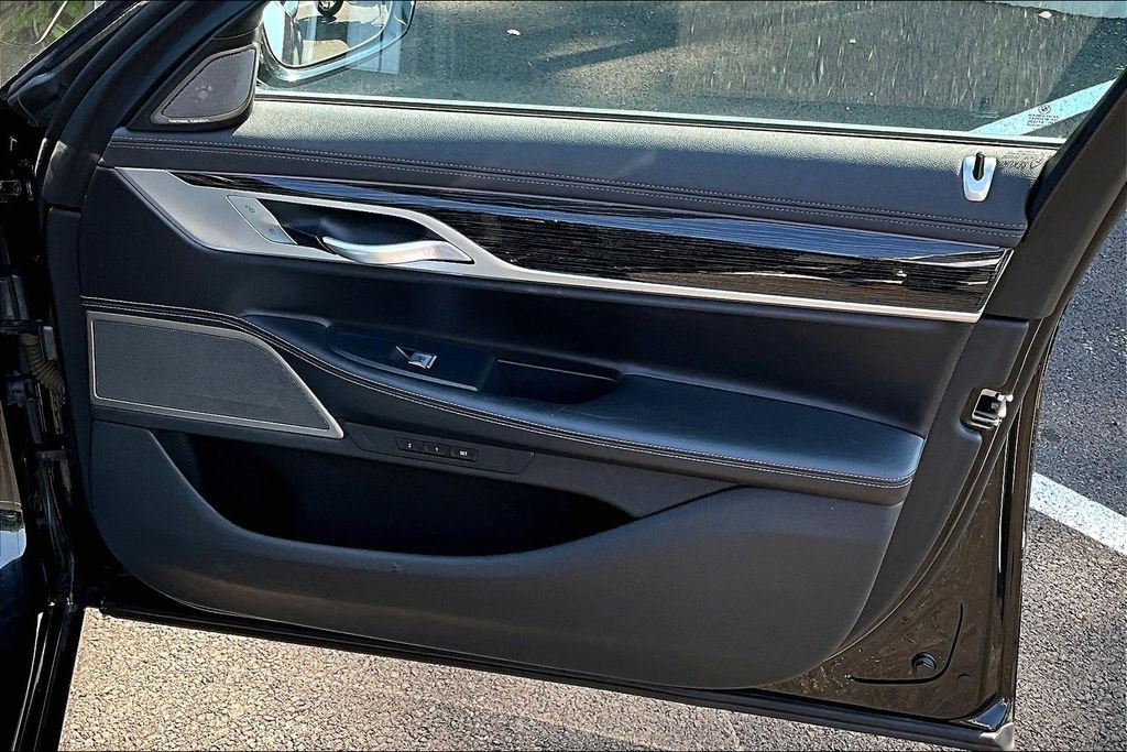Used 2022 Black BMW 740i image 19