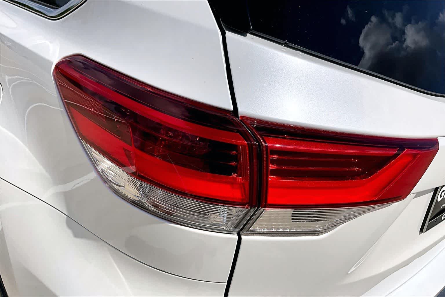 Used 2018 Blizzard Pearl Toyota SE image 43