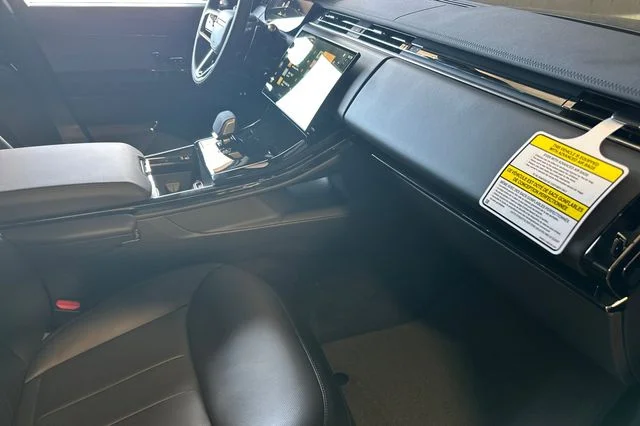 New 2026 Santorini Black Land Rover SE image 15