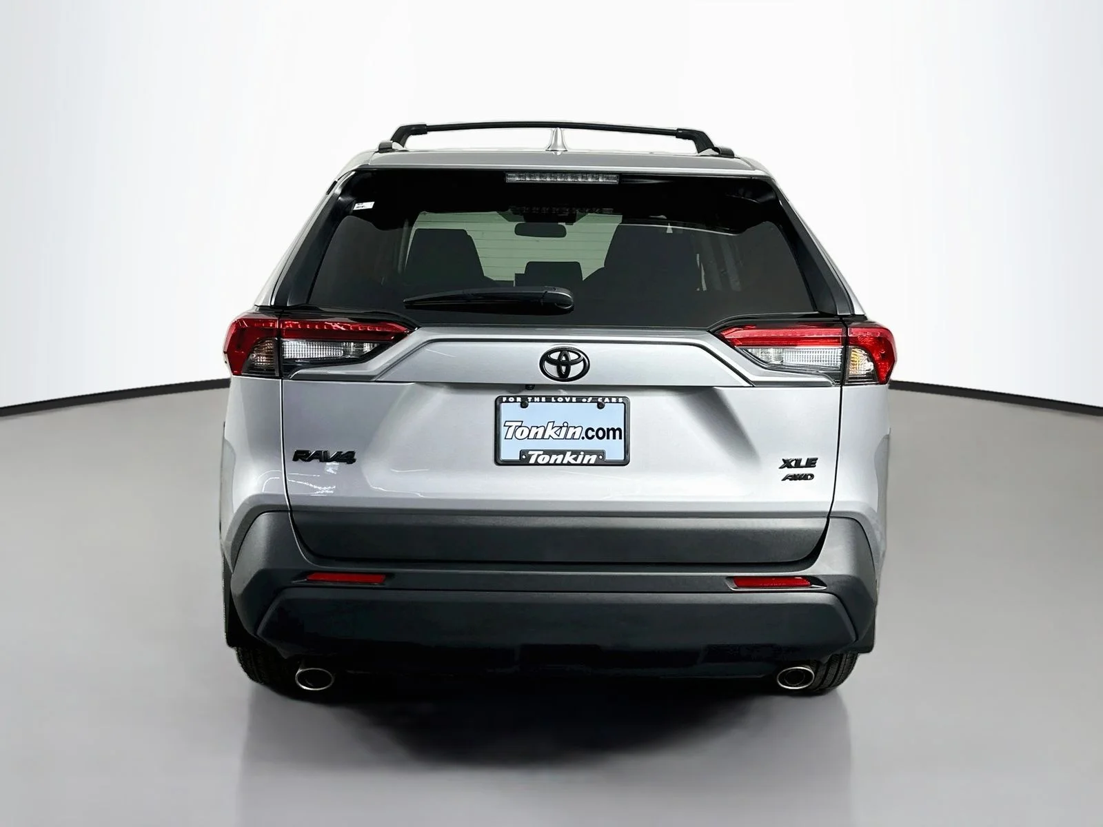 Used 2024 Silver Sky Metallic Toyota XLE image 6