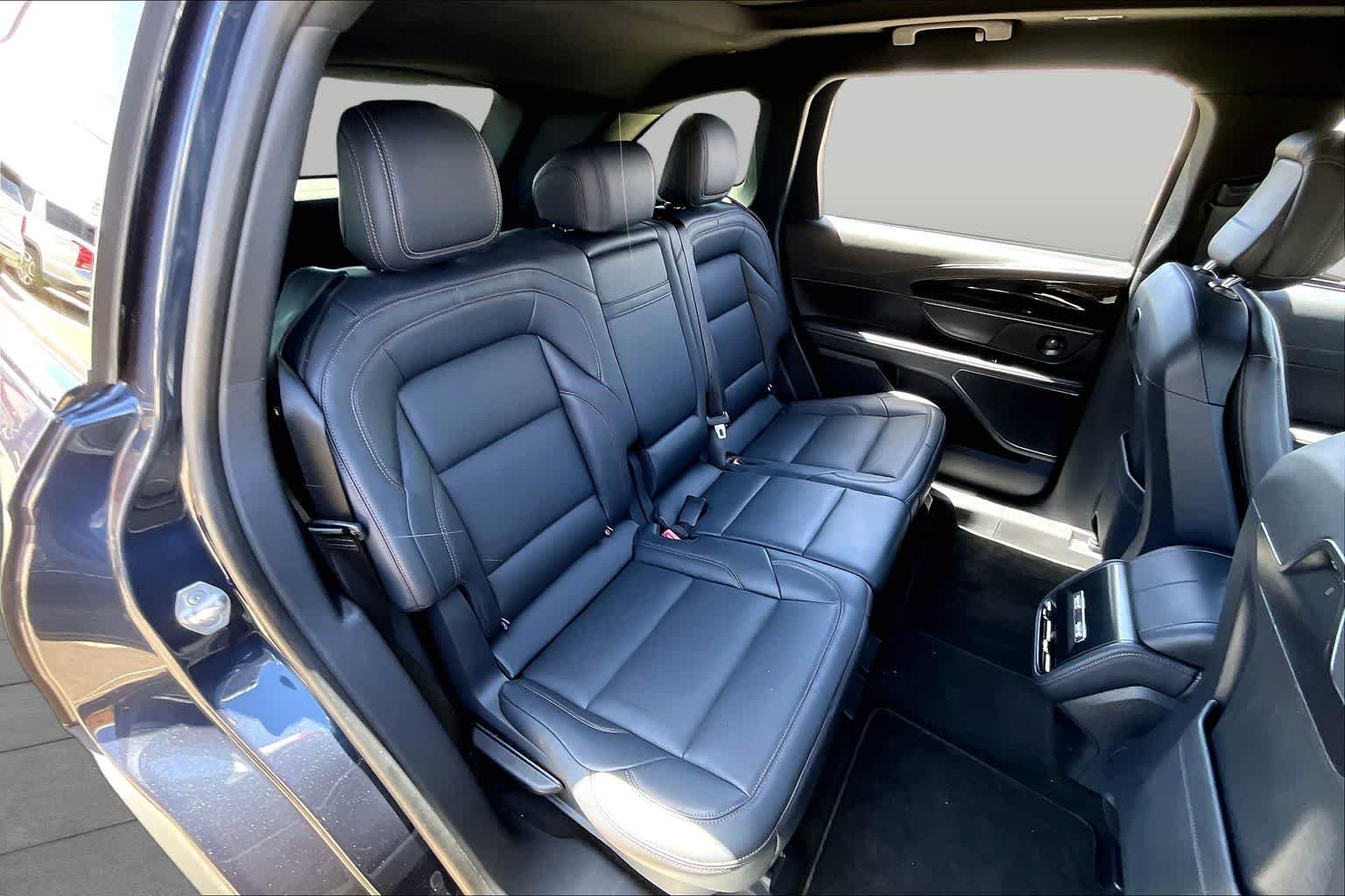 Used 2024 Blue Panther Lincoln Premiere image 19
