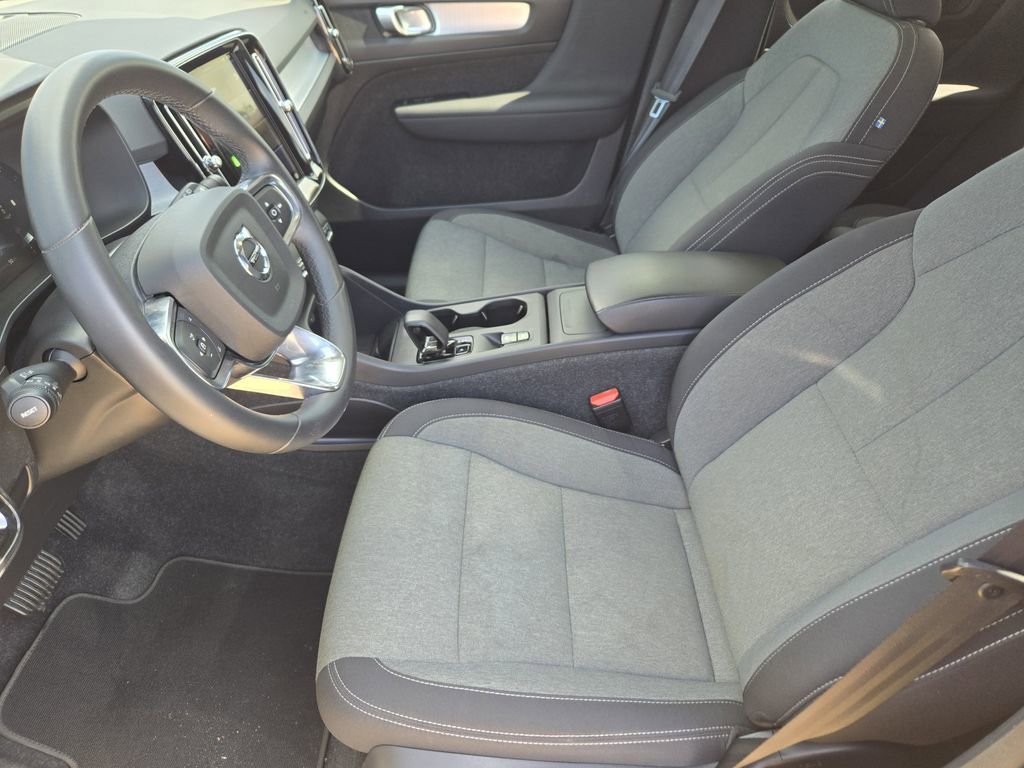 Used 2024  Volvo Core Bright Theme image 8