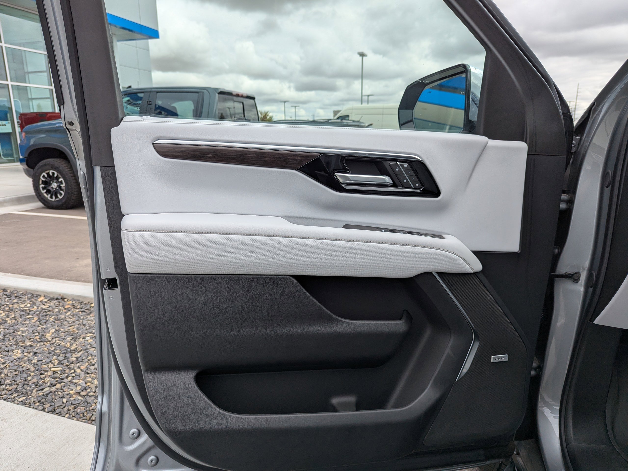 2025 Chevrolet Suburban Premier - Photo 8