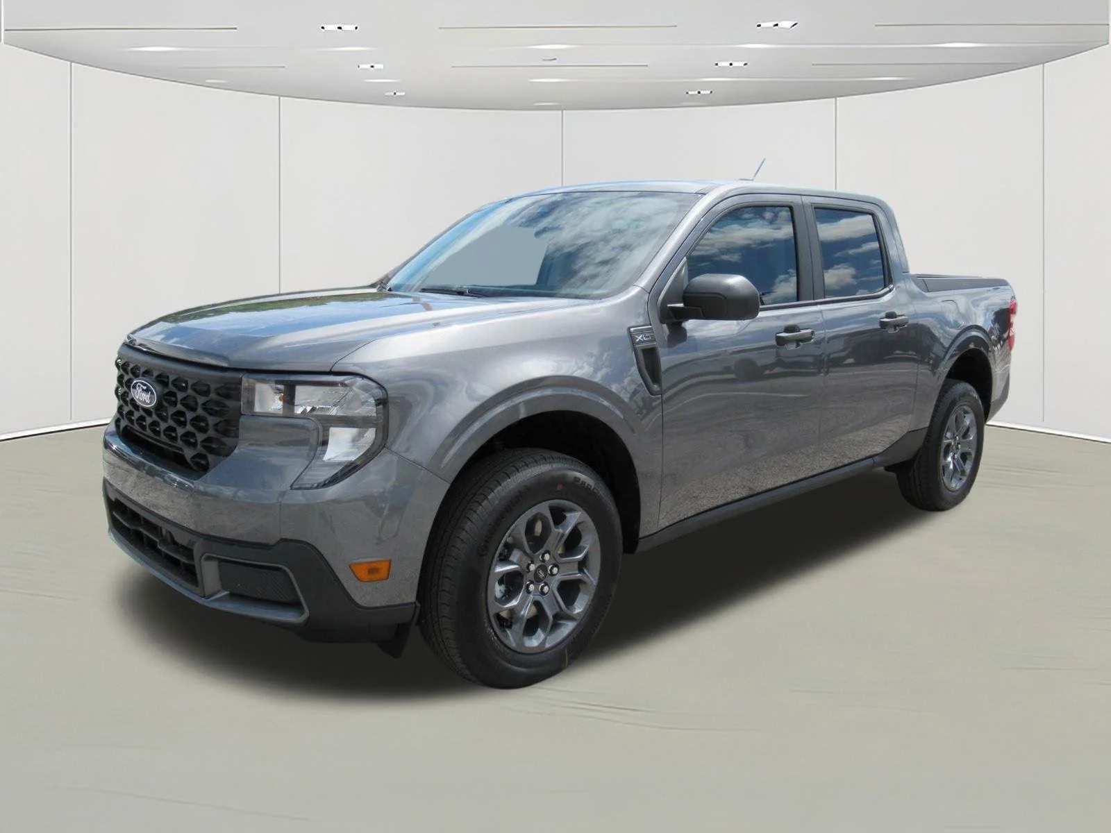 New 2026 Carbonized Gray Metallic Ford XLT image 3