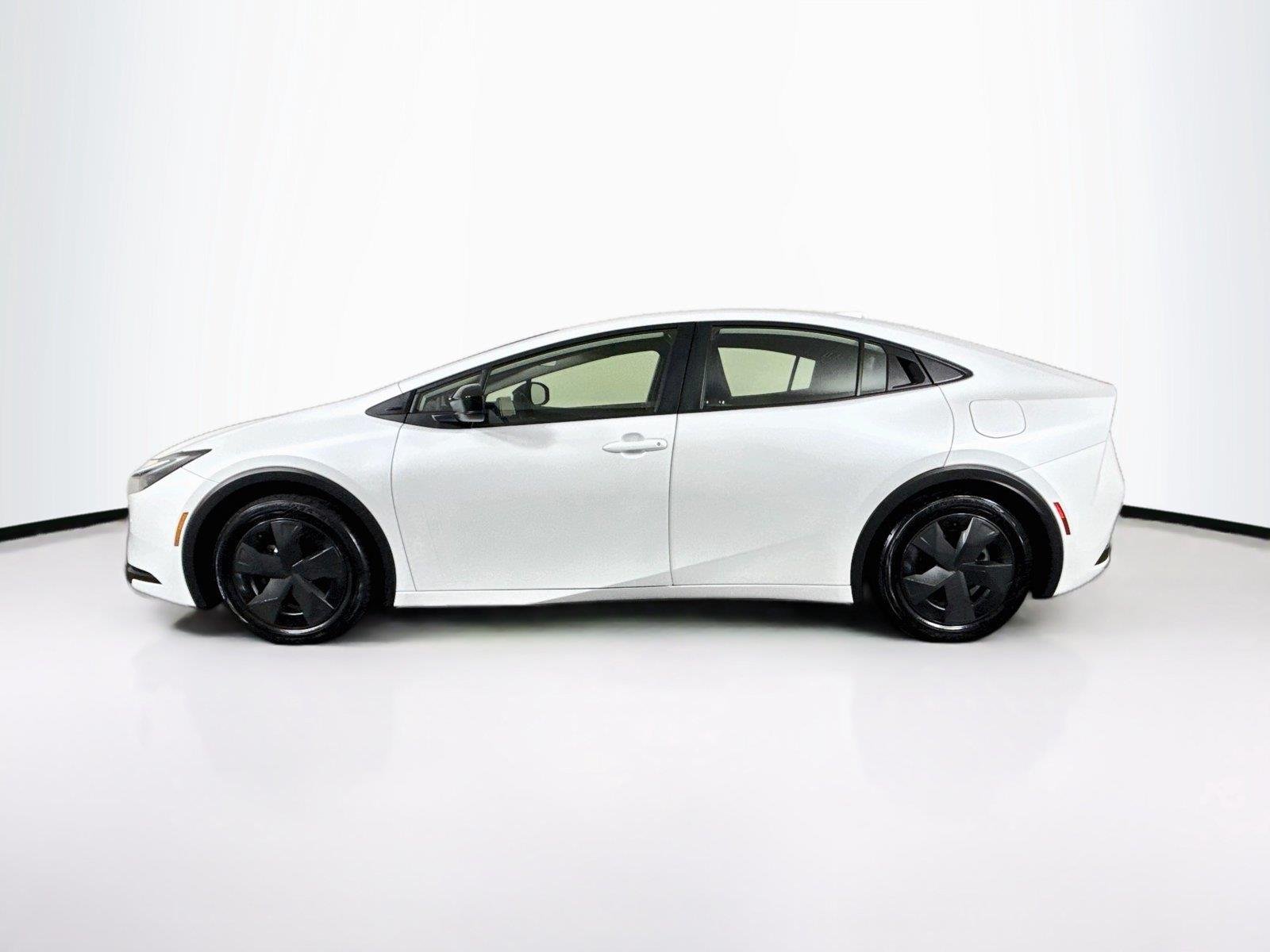 Used 2025 Wind Chill Pearl Toyota LE image 13