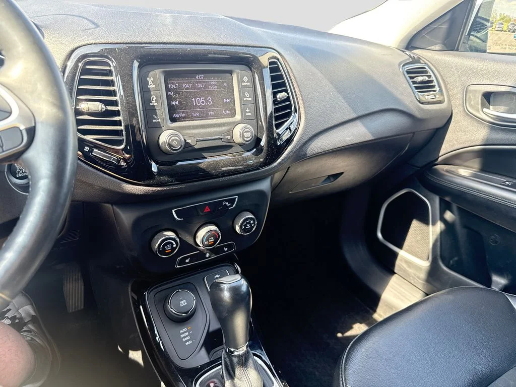 Used 2018 White Jeep Latitude image 17