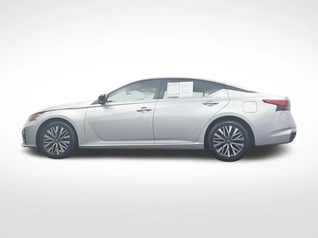 Used 2024 Silver Nissan 2.5 SV image 36