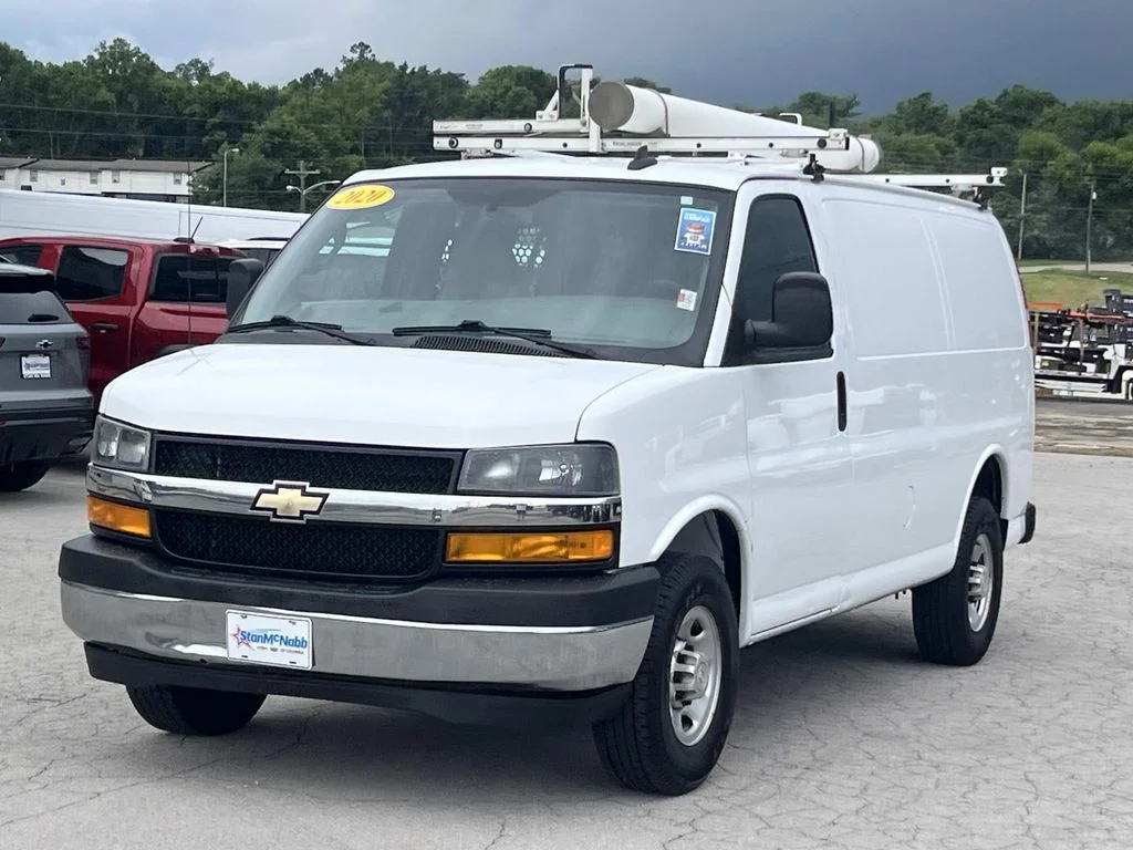 Used 2020 SUMMIT WHITE Chevrolet RWD 2500 Regular Wheelbase WT image 3