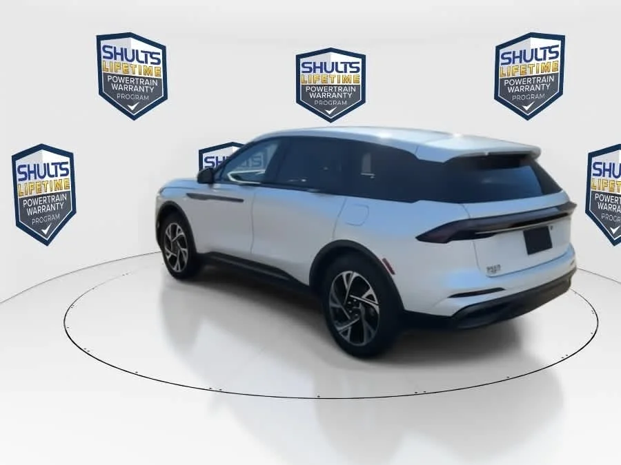 Used 2025 White Platinum Metallic Tri-Coat Lincoln Premiere image 7