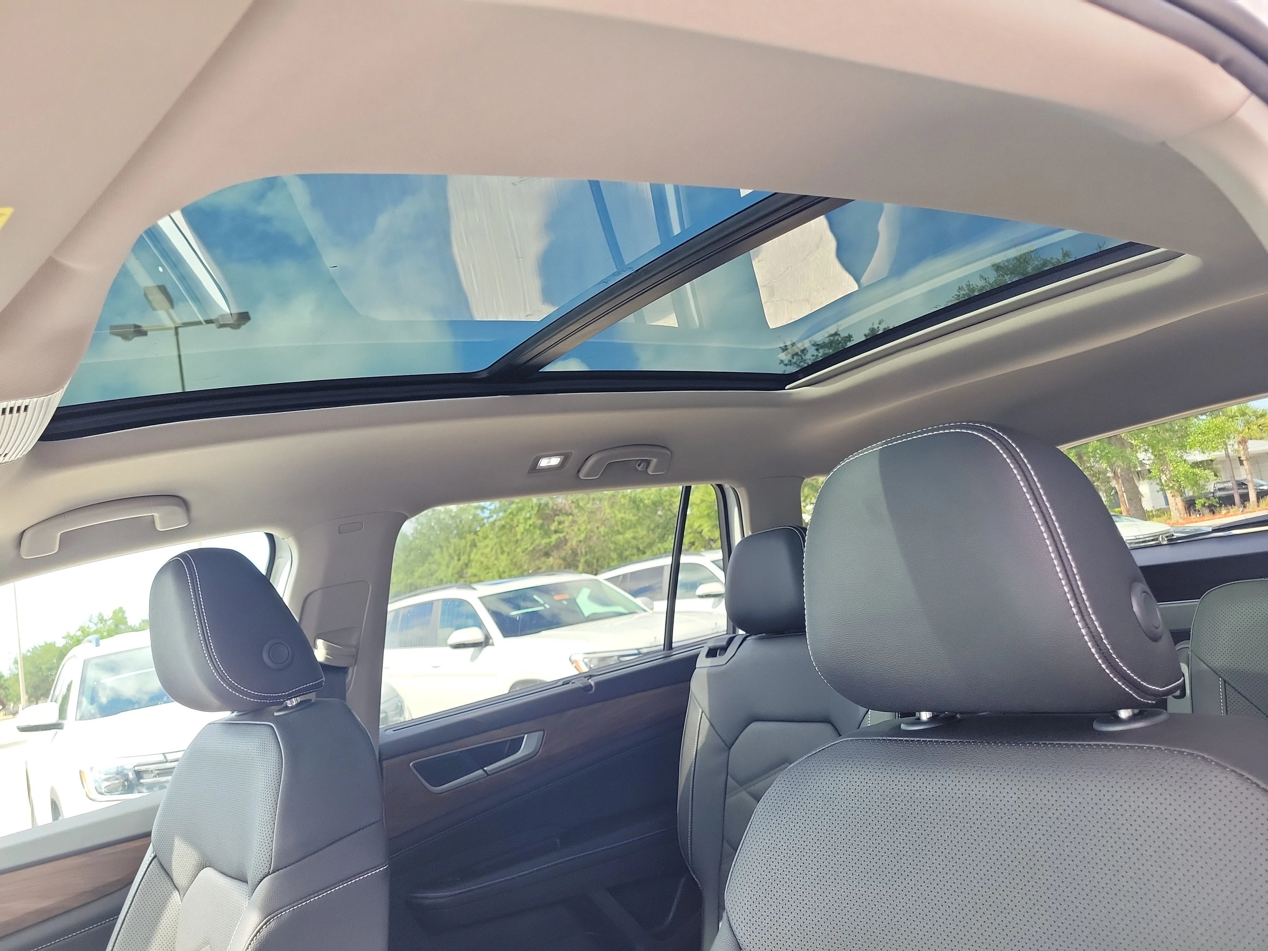 New 2026 White Volkswagen 2.0T SE w/Technology image 20