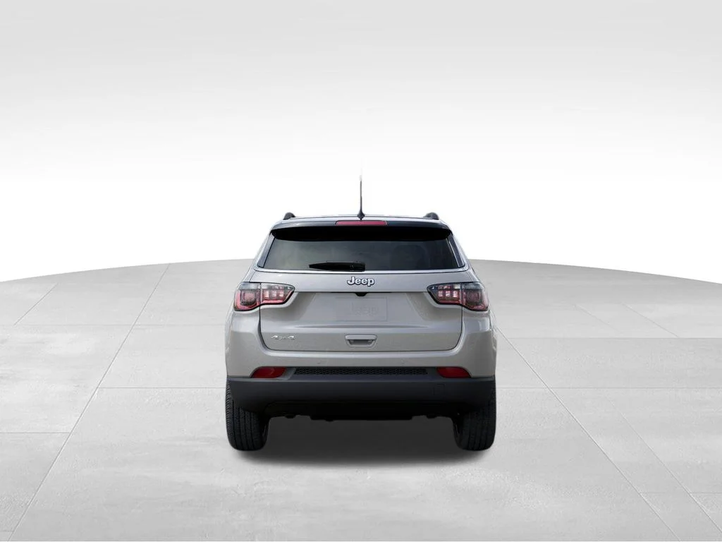 New 2026 Silver Zynith Metallic Clear-Coat Exterior Paint Jeep Limited image 8